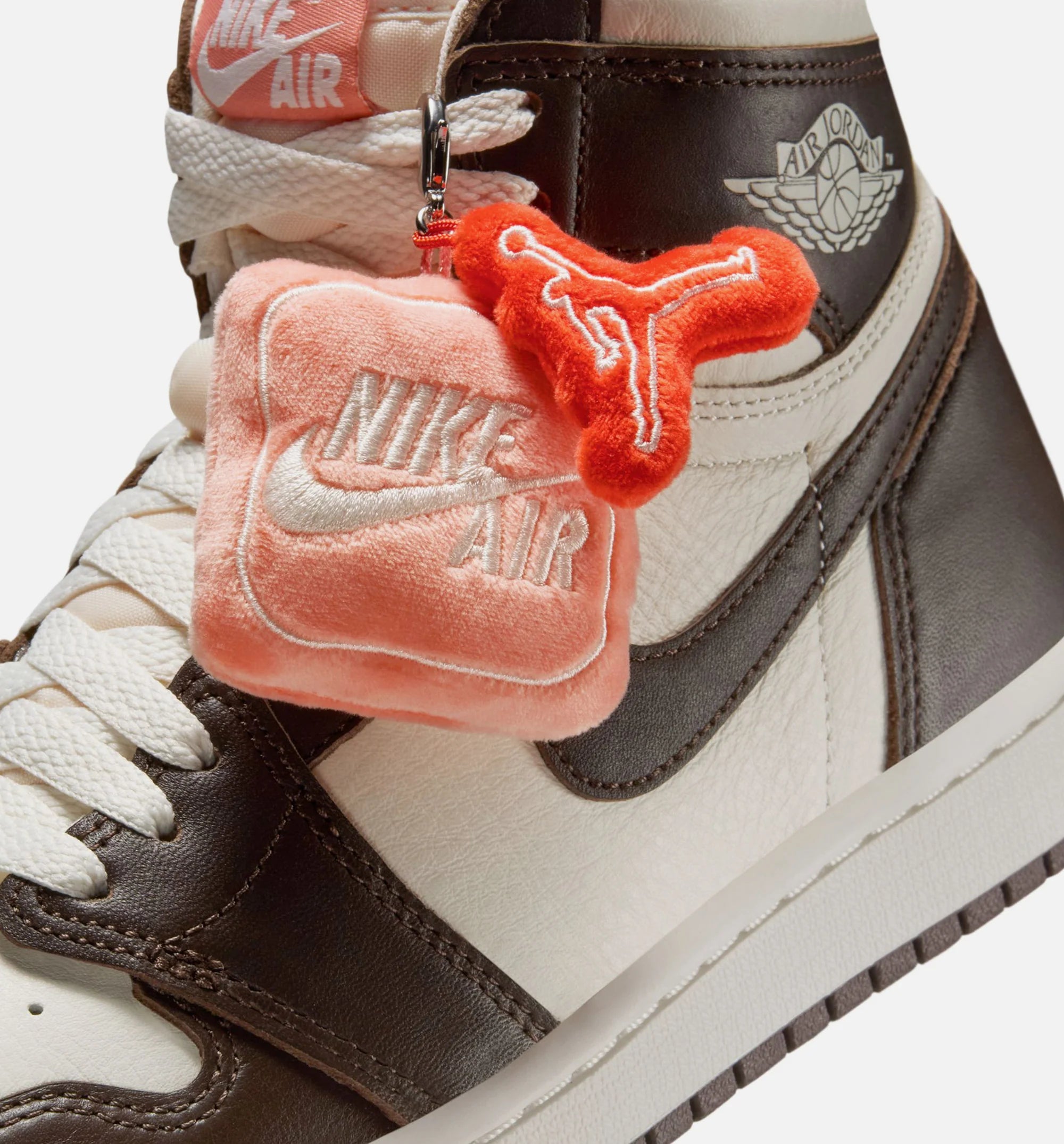 Air Jordan 1 Retro High OG Baroque Brown Womens Lifestyle Shoe Baroque Brown Light Madder Root Sail