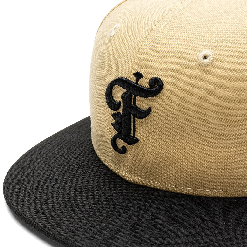 Feature x New Era OE Fitted Cap Vegas Gold