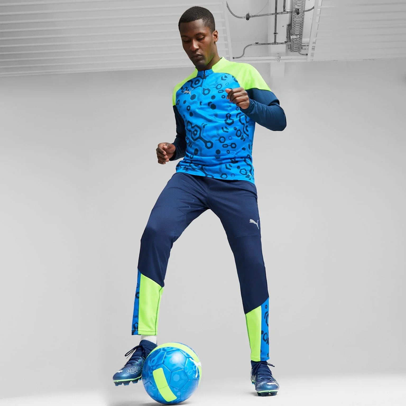 PUMA IndividualCUP 1 4 Zip Top White Red Blue