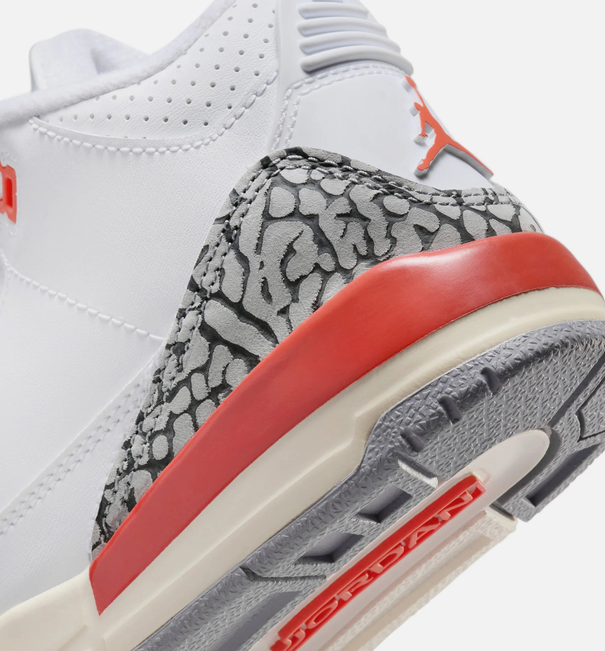 Air Jordan 3 Retro Georgia Peach Preschool Lifestyle Shoe White Cosmic Clay Sail Cement Grey