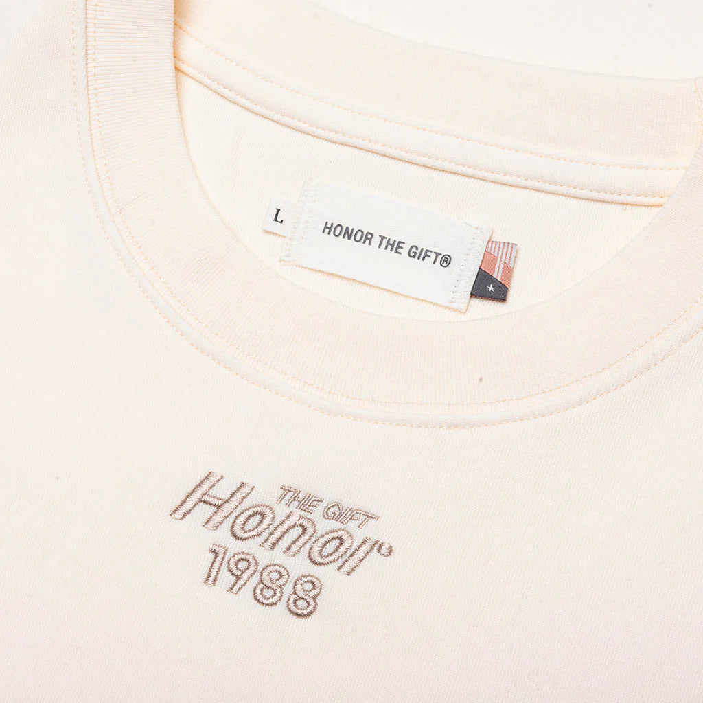 Pendant Box T Shirt Bone