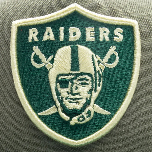 Feature x New Era 9FIFTY A Frame Snapback Las Vegas Raiders Green Back Emerald Green