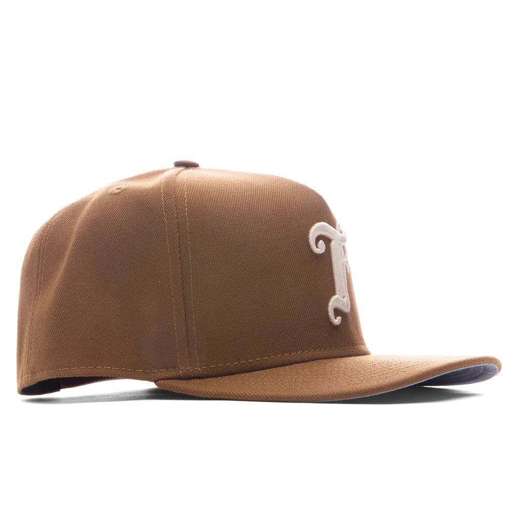 FEATURE x New Era 9FIFTY Curved A Frame Old English F Snapback Toasted Peanut