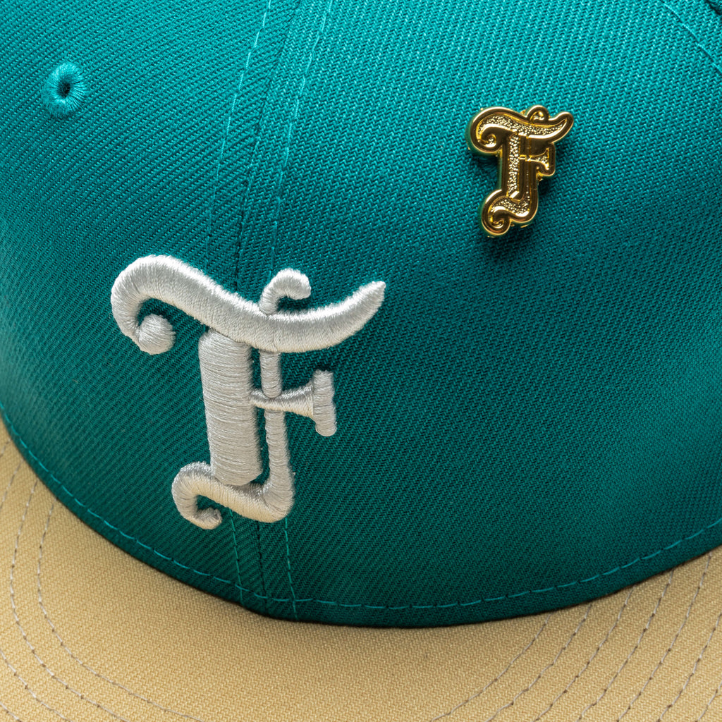 Feature x New Era Old English F Snapback Northwest Green Vegas Gold