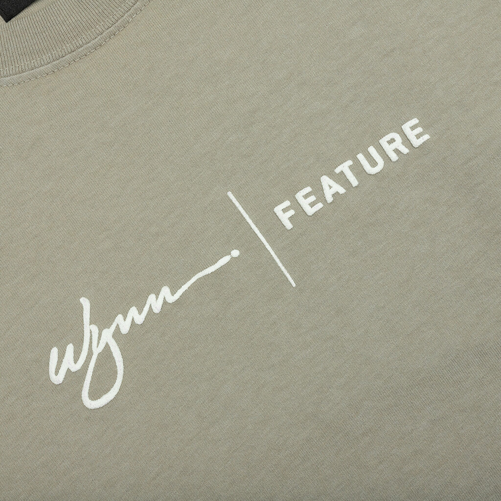Feature x Wynn Logo Lock Up Tee Oil Green